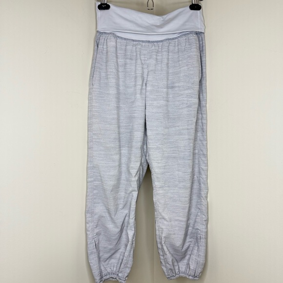 Sz 6 Lululemon Heather Grey Lightweight Om Pant | Roll Down Waist Cropped Pants - Picture 3 of 7
